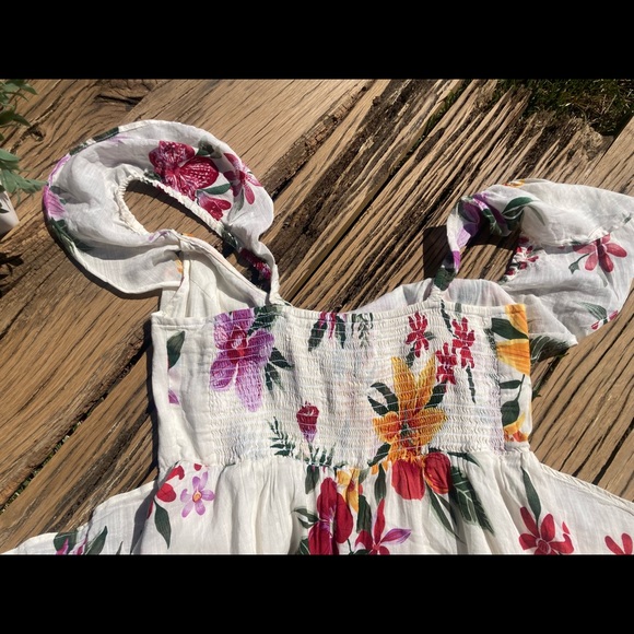 Flirty, Floral Spring Dress - Picture 3 of 3